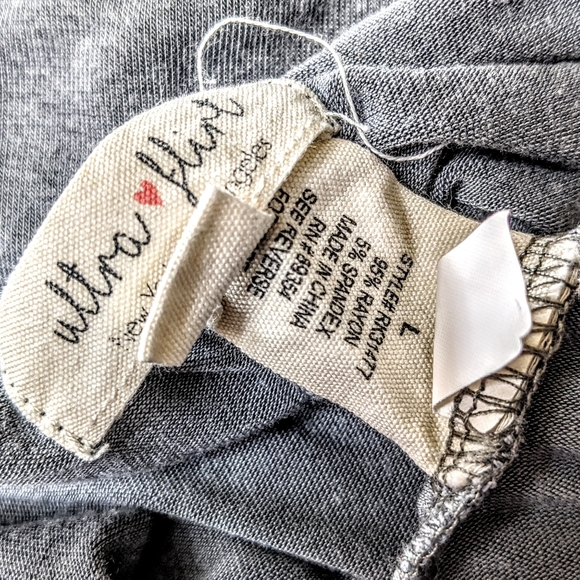 ❤️ 3/$25 Boho Edgy Weaved V Neck Top - Picture 6 of 8